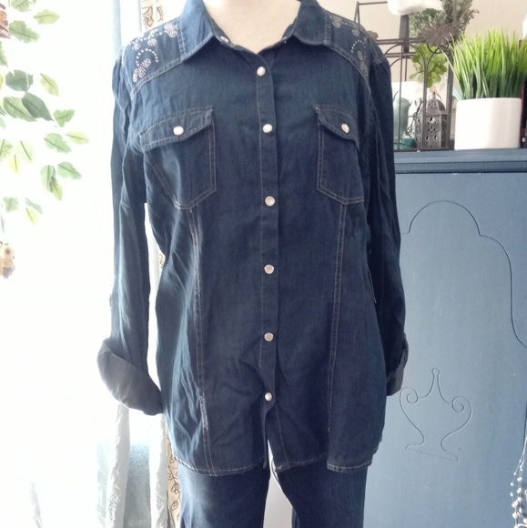 Button down top - Picture 6 of 8